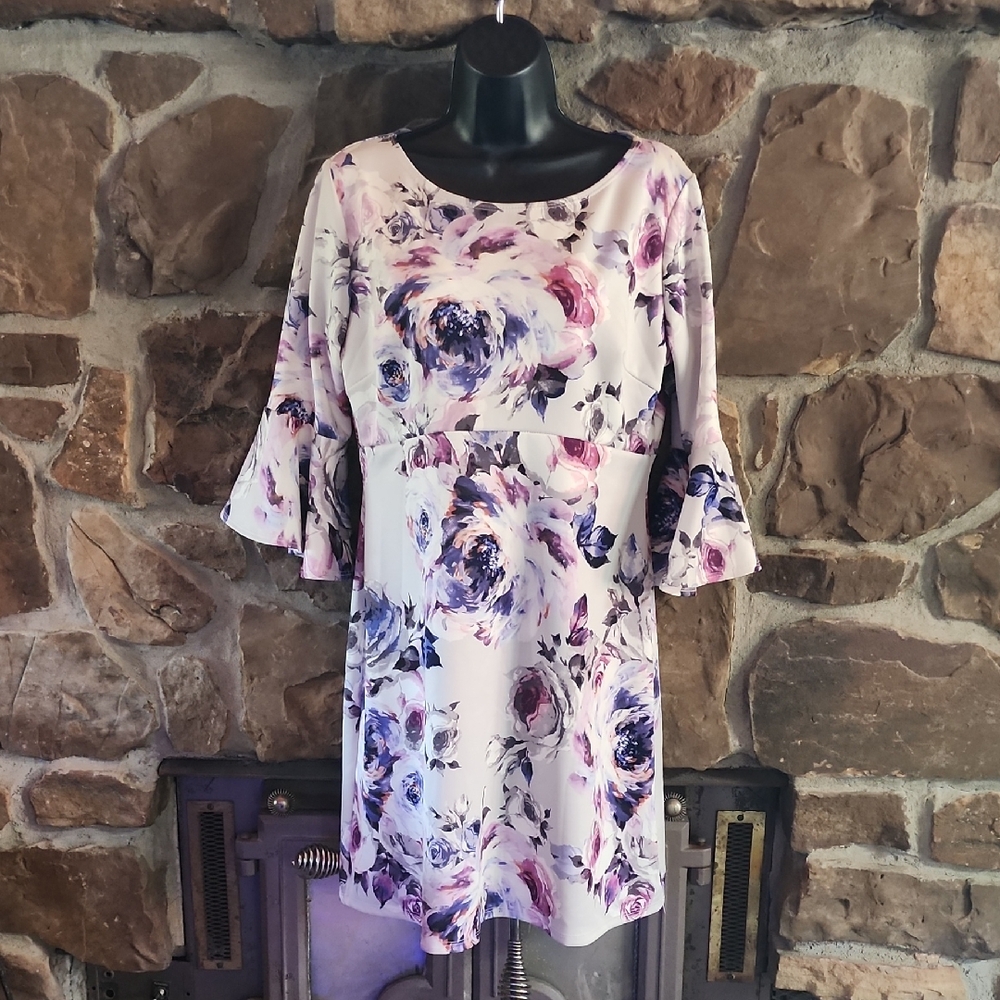 Tiana B. Floral Bell Sleeve Tunic in Lavender and Pink